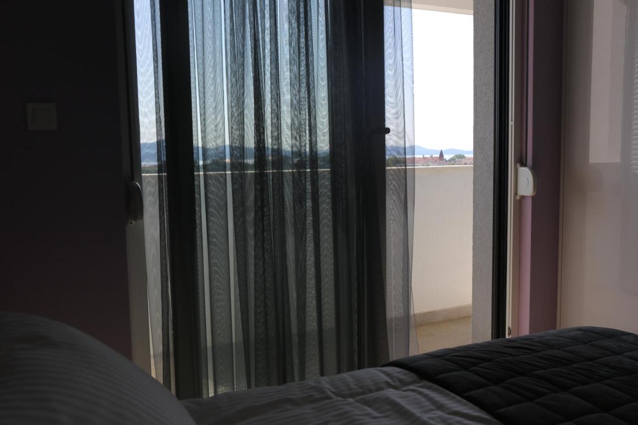 Ambassador Apartment Zara Esterno foto