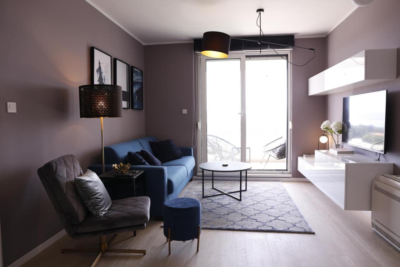 Ambassador Apartment Zara Esterno foto
