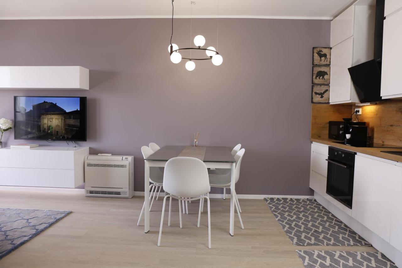 Ambassador Apartment Zara Esterno foto