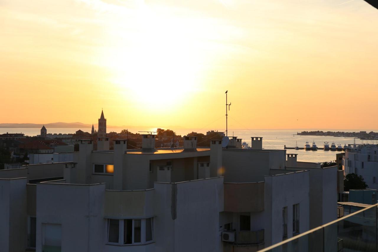Ambassador Apartment Zara Esterno foto