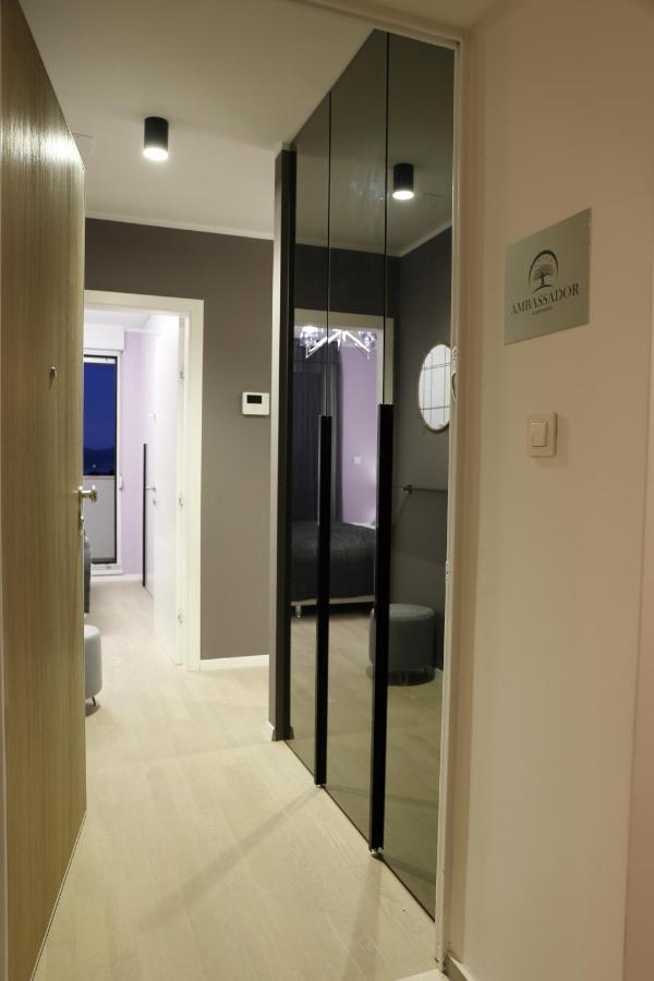 Ambassador Apartment Zara Esterno foto